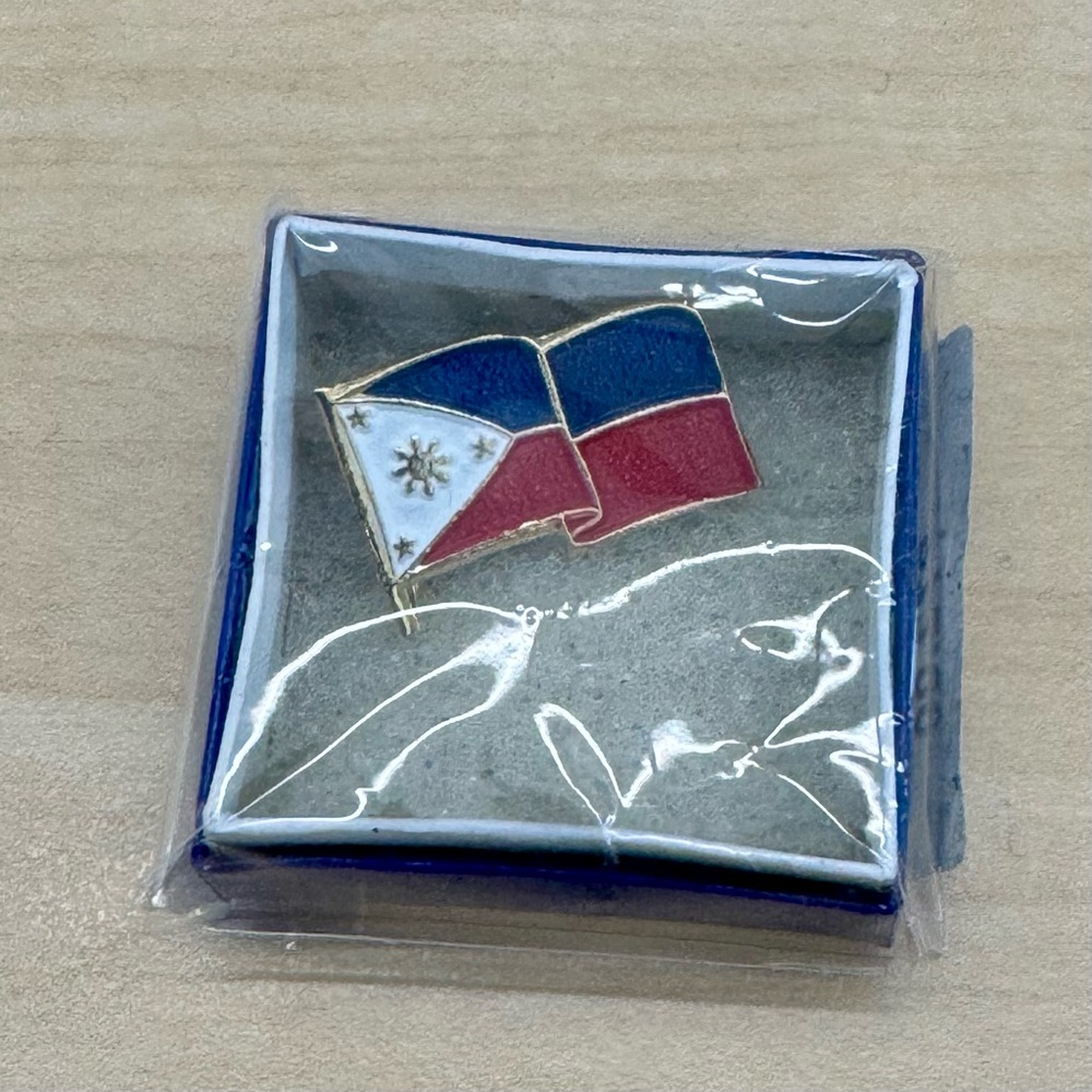 Philippine Flag Enamel Pin
Small Philippines Flag lapel Balikbayan Handicrafted